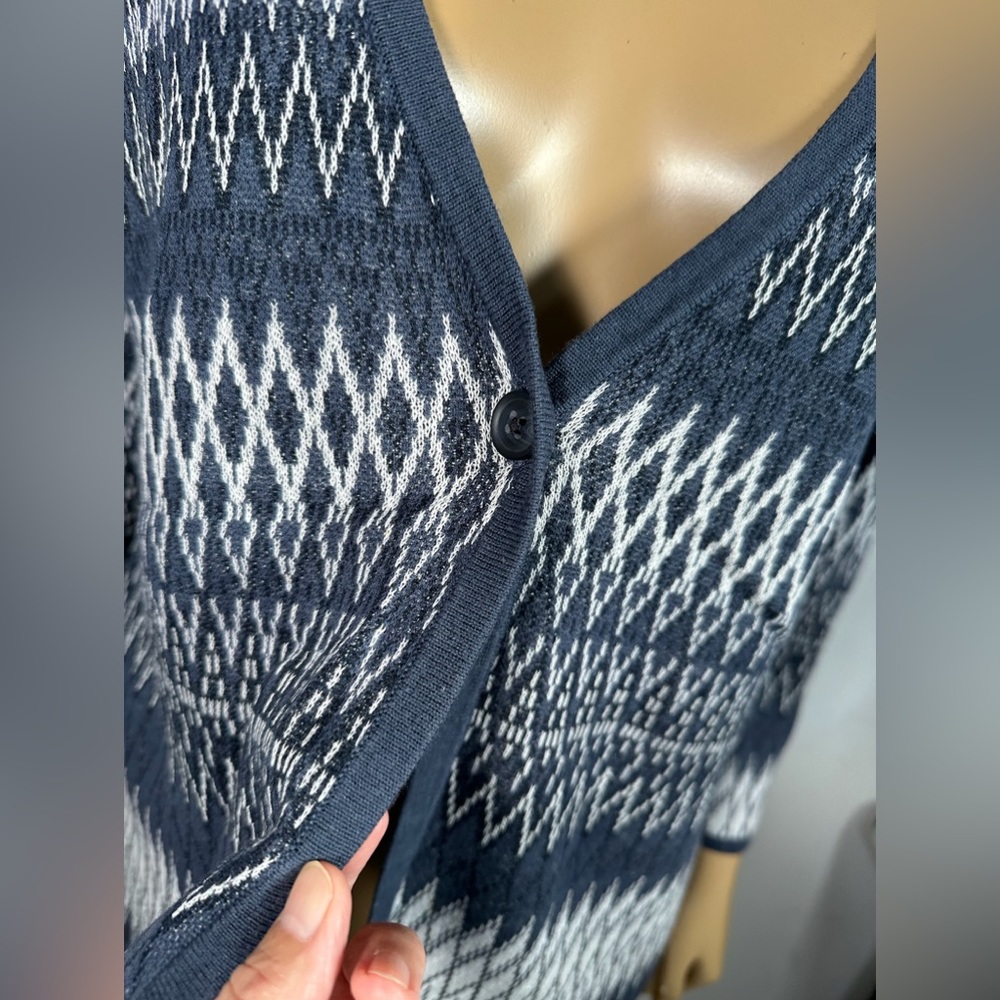 Pendleton Women’s Size Medium Aztec Pattern Butto… - image 4